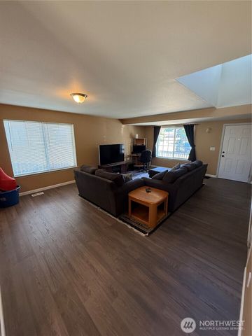 6404 220th Street Ct E, Spanaway, WA 98387