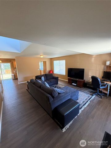 6404 220th Street Ct E, Spanaway, WA 98387