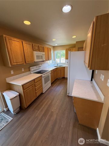 6404 220th Street Ct E, Spanaway, WA 98387