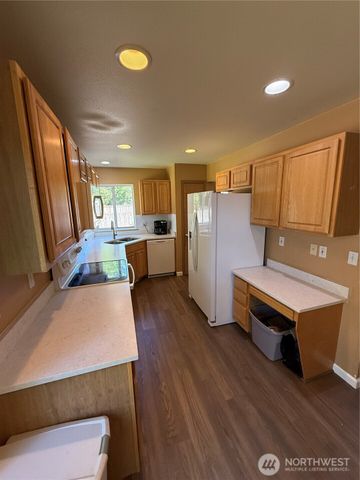 6404 220th Street Ct E, Spanaway, WA 98387