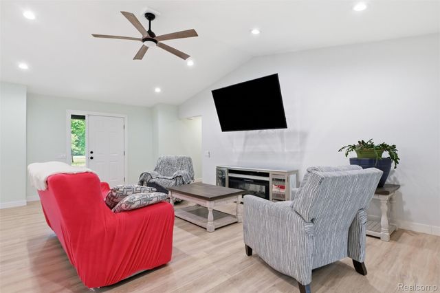 45738 Bemis Bemis Road, Van Buren Charter Township, MI 48111