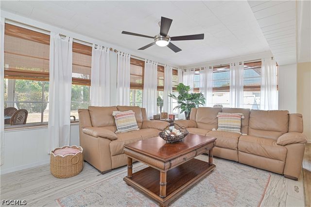 4520 SE 9th AVE, Cape Coral, FL 33904