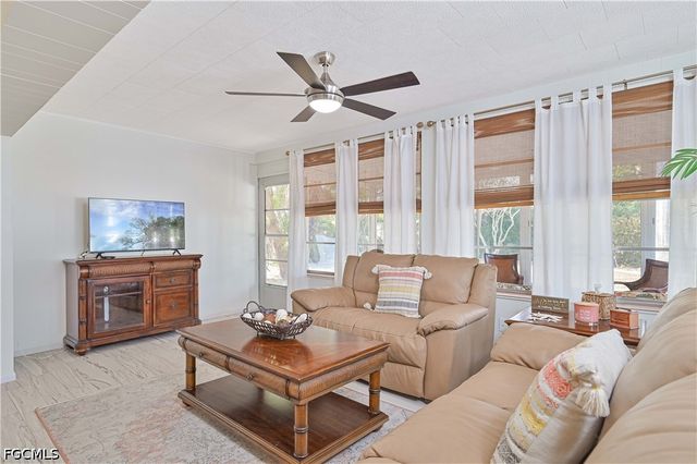 4520 SE 9th AVE, Cape Coral, FL 33904