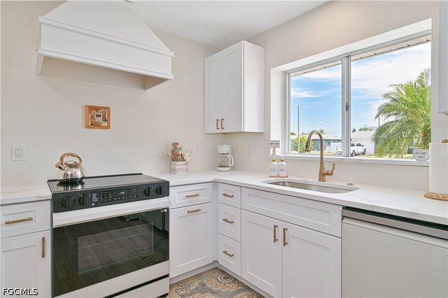 4520 SE 9th AVE, Cape Coral, FL 33904
