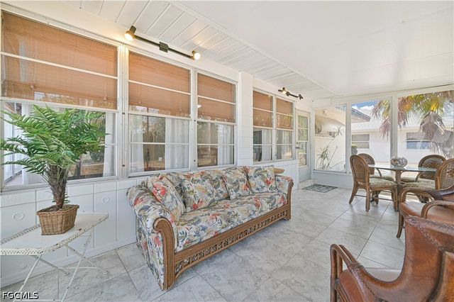 4520 SE 9th AVE, Cape Coral, FL 33904