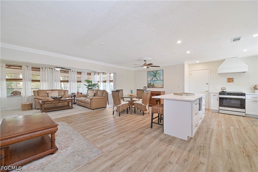4520 SE 9th AVE, Cape Coral, FL 33904