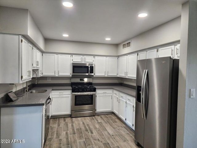 1041 W Elna Rae Street, Tempe, AZ 85281