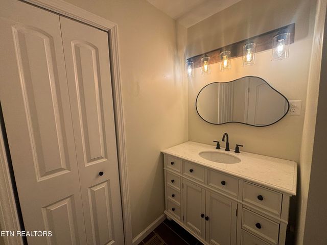 1110 E Hendron Chapel Rd, Knoxville, TN 37920