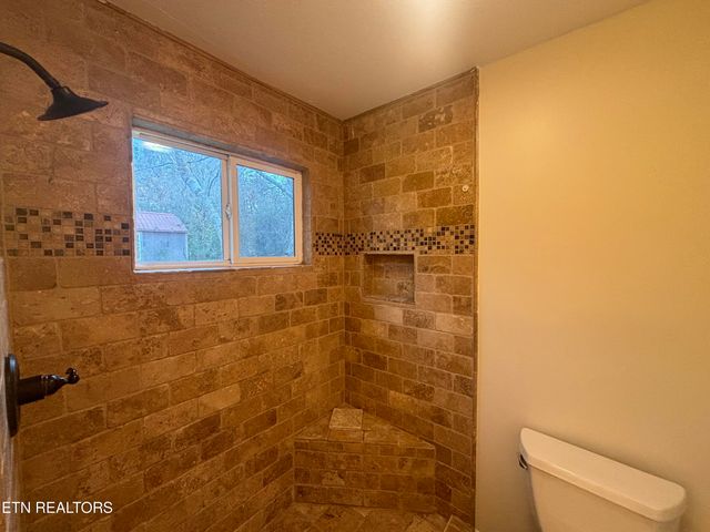 1110 E Hendron Chapel Rd, Knoxville, TN 37920