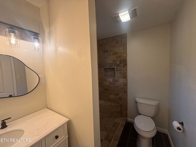 1110 E Hendron Chapel Rd, Knoxville, TN 37920