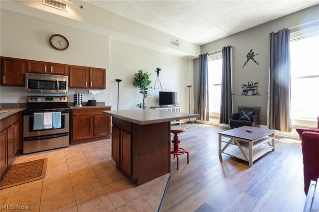 408 W Saint Clair Avenue 607, Cleveland, OH 44113