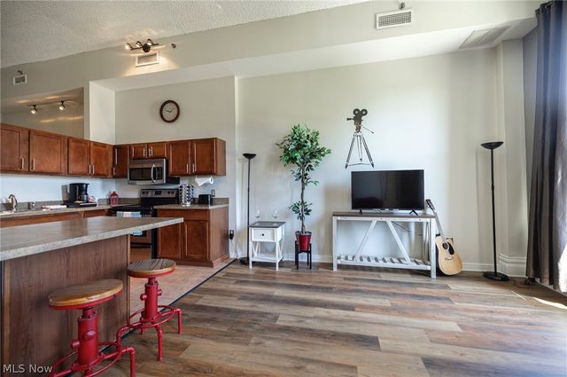 408 W Saint Clair Avenue 607, Cleveland, OH 44113