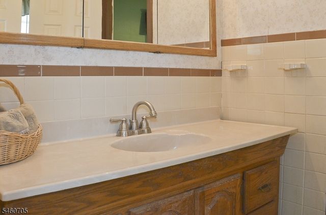7 Salmon Lane, Roxbury Twp., NJ 07852