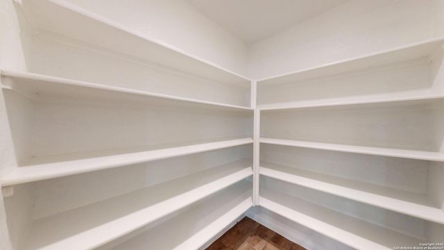 5911 Akin Glen, San Antonio, TX 78261