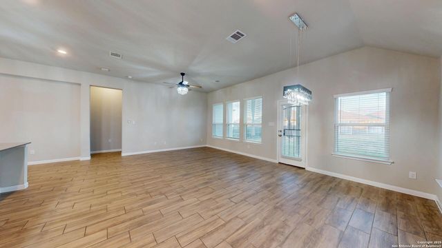 5911 Akin Glen, San Antonio, TX 78261