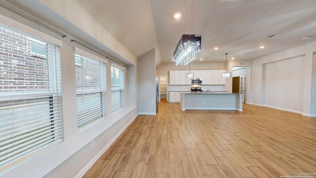 5911 Akin Glen, San Antonio, TX 78261