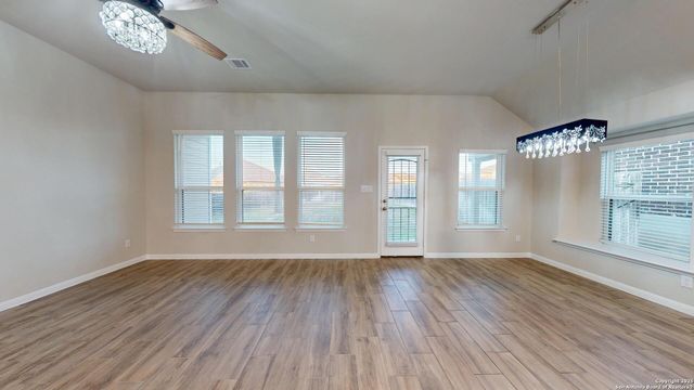 5911 Akin Glen, San Antonio, TX 78261