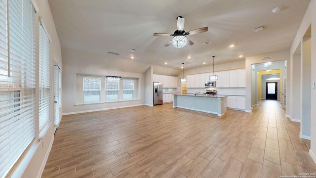 5911 Akin Glen, San Antonio, TX 78261