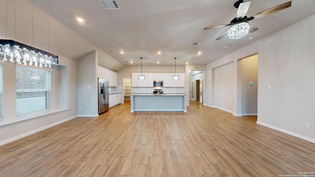 5911 Akin Glen, San Antonio, TX 78261