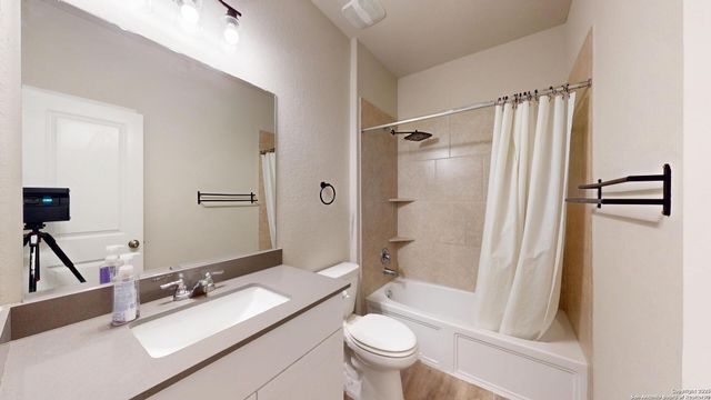 5911 Akin Glen, San Antonio, TX 78261