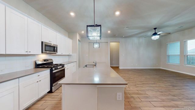 5911 Akin Glen, San Antonio, TX 78261