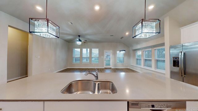 5911 Akin Glen, San Antonio, TX 78261