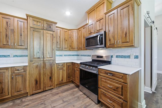 914 Chukker Ln, Haysville, KS 67060