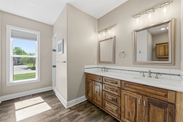 914 Chukker Ln, Haysville, KS 67060