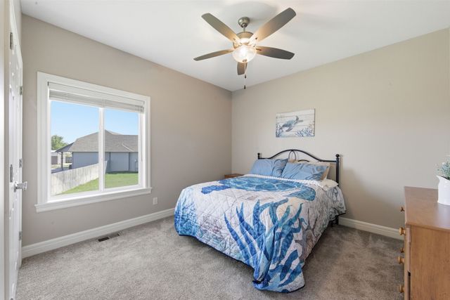 914 Chukker Ln, Haysville, KS 67060