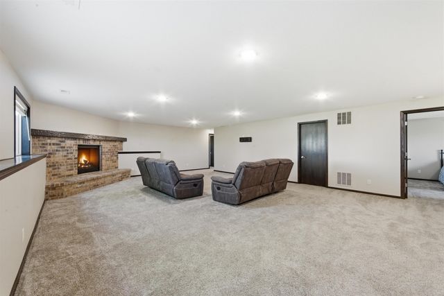 914 Chukker Ln, Haysville, KS 67060