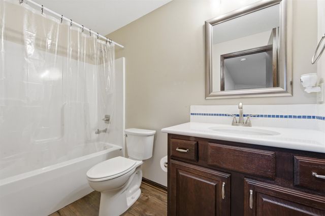 914 Chukker Ln, Haysville, KS 67060