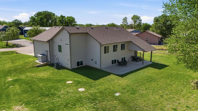 914 Chukker Ln, Haysville, KS 67060