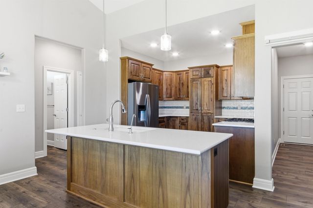 914 Chukker Ln, Haysville, KS 67060