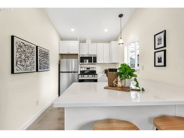 7630 N DRUMMOND Ave B, Portland, OR 97217