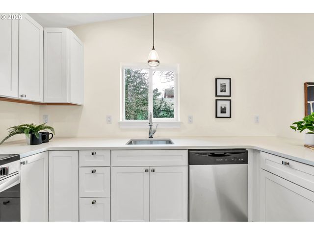 7630 N DRUMMOND Ave B, Portland, OR 97217