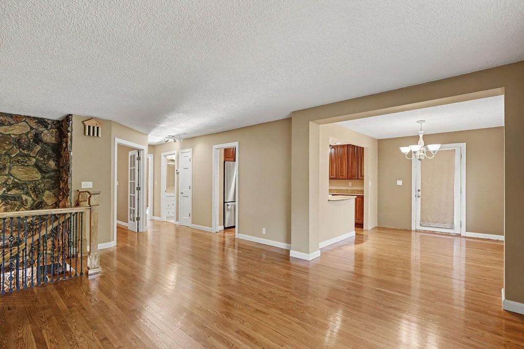 104 Sweetwater Drive, Apple Valley, MN 55124 — photo 4