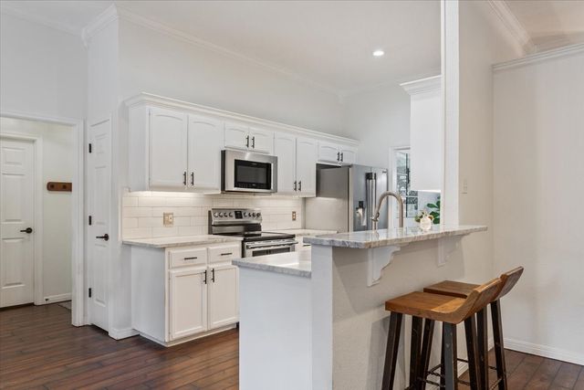 228 Greystone Drive, Hewitt, TX 76643