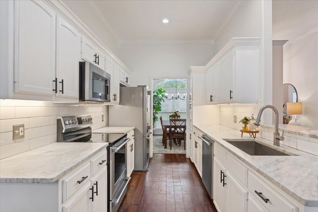 228 Greystone Drive, Hewitt, TX 76643