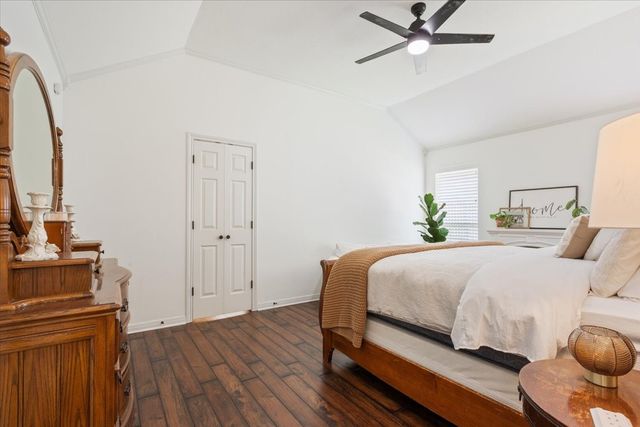 228 Greystone Drive, Hewitt, TX 76643