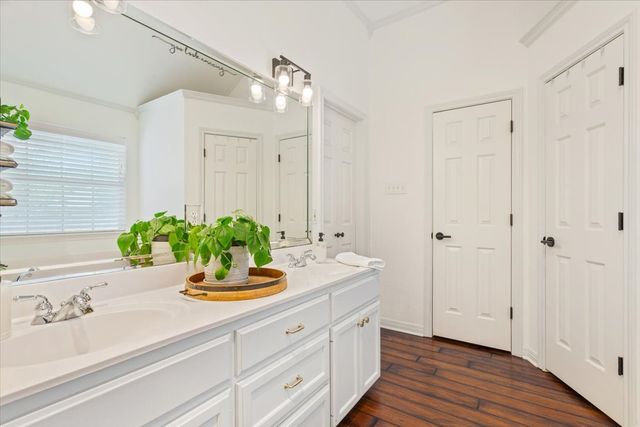 228 Greystone Drive, Hewitt, TX 76643