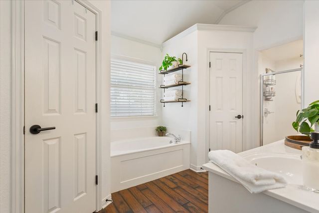 228 Greystone Drive, Hewitt, TX 76643