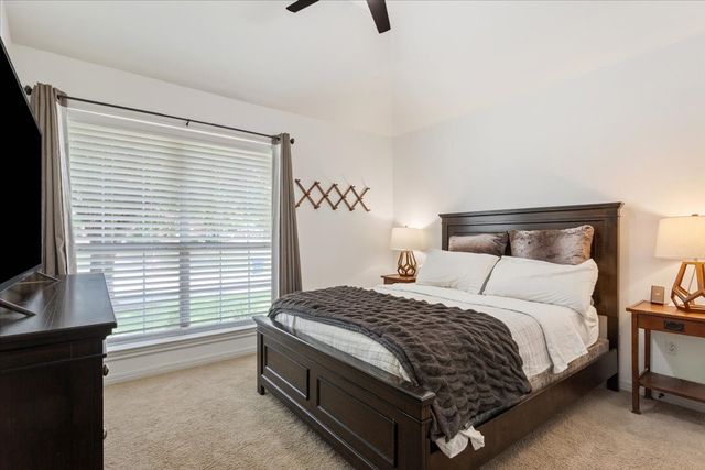 228 Greystone Drive, Hewitt, TX 76643