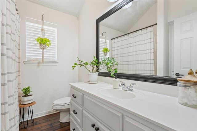 228 Greystone Drive, Hewitt, TX 76643