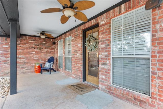 228 Greystone Drive, Hewitt, TX 76643
