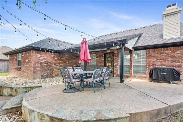 228 Greystone Drive, Hewitt, TX 76643