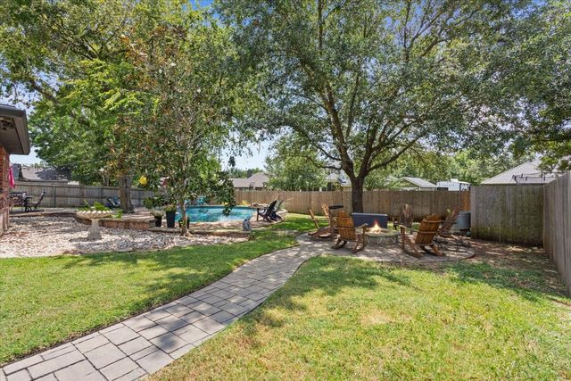 228 Greystone Drive, Hewitt, TX 76643