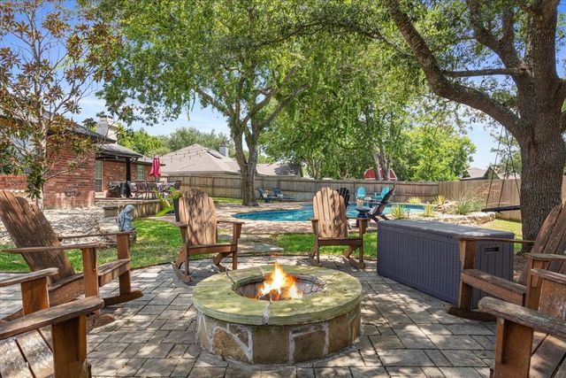 228 Greystone Drive, Hewitt, TX 76643