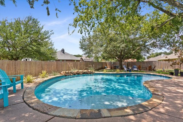 228 Greystone Drive, Hewitt, TX 76643