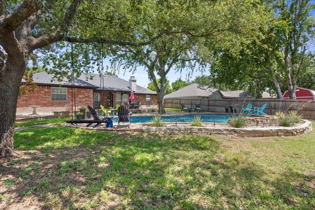 228 Greystone Drive, Hewitt, TX 76643