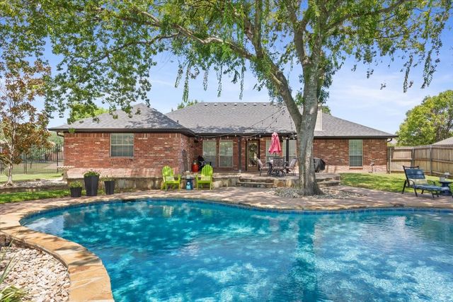 228 Greystone Drive, Hewitt, TX 76643